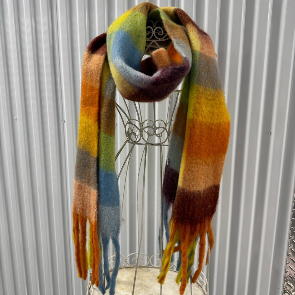 Colorful Gradient Scarf - Picture 2 of 3
